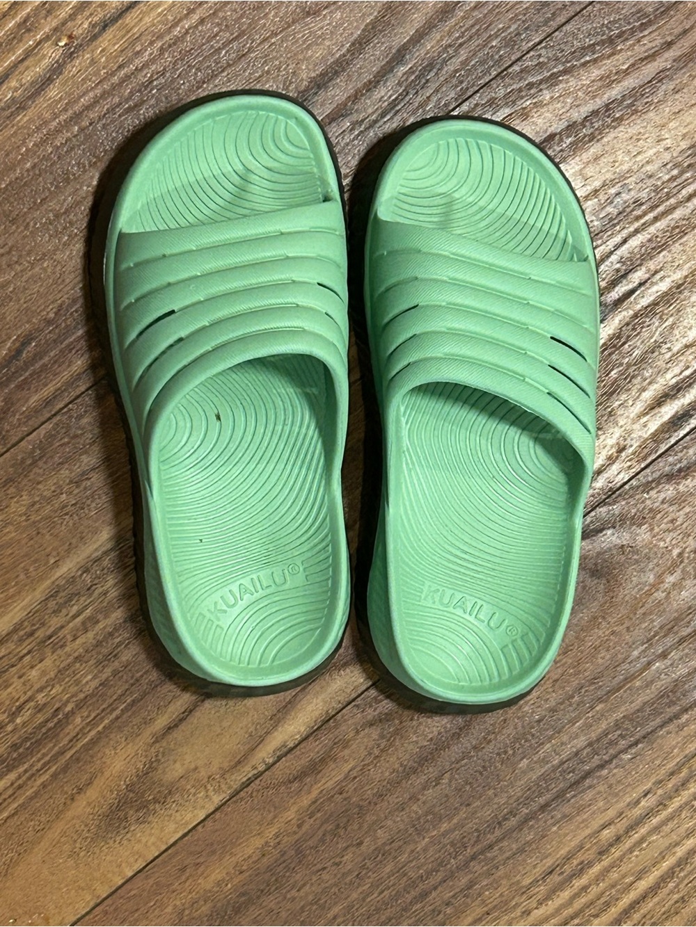 KUAILEU Light Green Slide Sandals for Women
